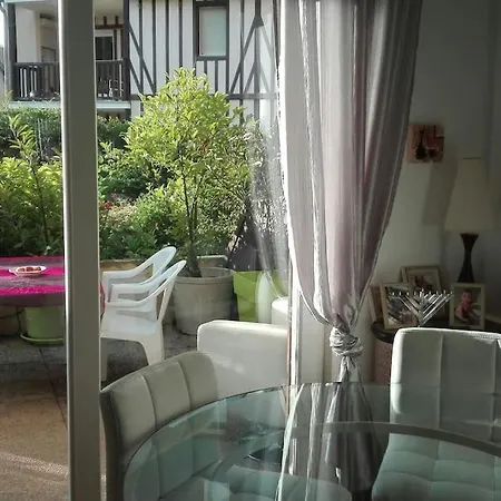 Beautiful Close To Every Spot Of Apartment *