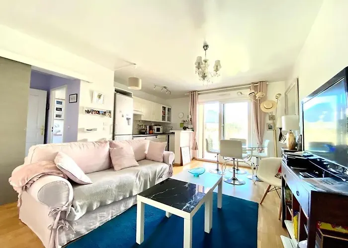 아파트 Beautiful Close To Every Spot Of 도빌